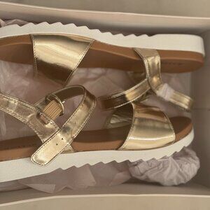 Women's Jusfab Gold Sandal's size 10